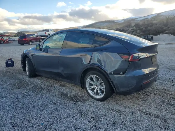 7SAYGDEE4NF446982 2022 TESLA MODEL Y - Image 2