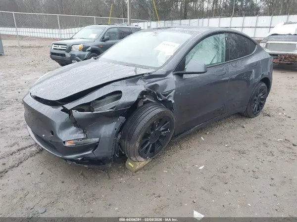 7SAYGDEE4NF447159 2022 TESLA MODEL Y - Image 2