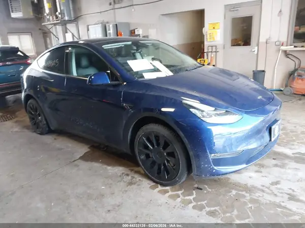 7SAYGDEE4NF447310 2022 TESLA MODEL Y - Image 1