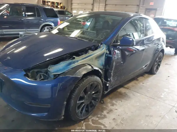 7SAYGDEE4NF447310 2022 TESLA MODEL Y - Image 2