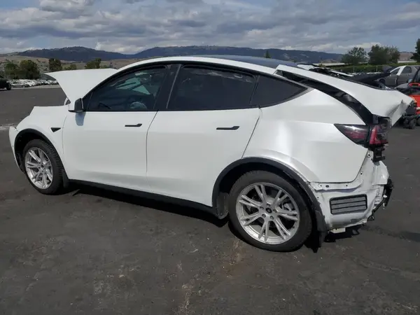 7SAYGDEE4NF449168 2022 TESLA MODEL Y - Image 2