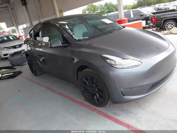 7SAYGDEE4NF450434 2022 TESLA MODEL Y - Image 1