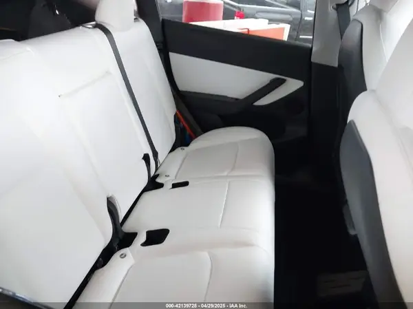7SAYGDEE4NF450434 2022 TESLA MODEL Y - Image 8