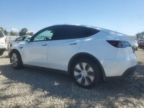 7SAYGDEE4NF450790 2022 TESLA MODEL Y - Image 2