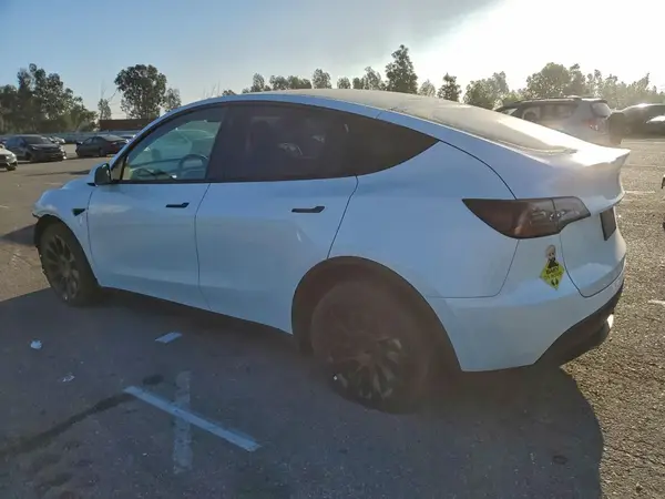 7SAYGDEE4NF451177 2022 TESLA MODEL Y - Image 2