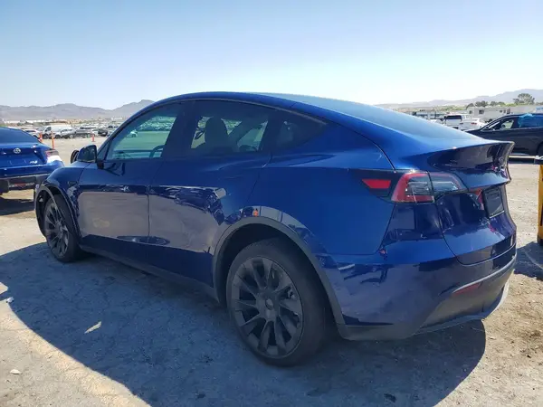 7SAYGDEE4NF458307 2022 TESLA MODEL Y - Image 2