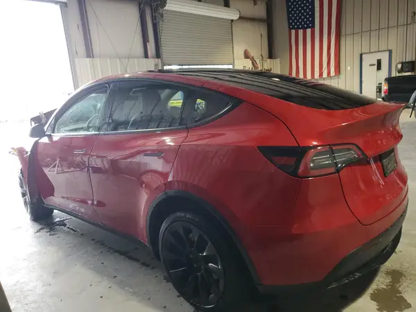 7SAYGDEE4NF480680 2022 TESLA MODEL Y - Image 2