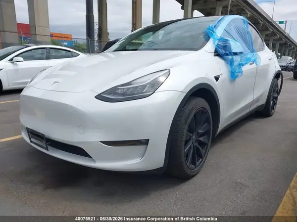 7SAYGDEE4NF496796 2022 TESLA MODEL Y - Image 2