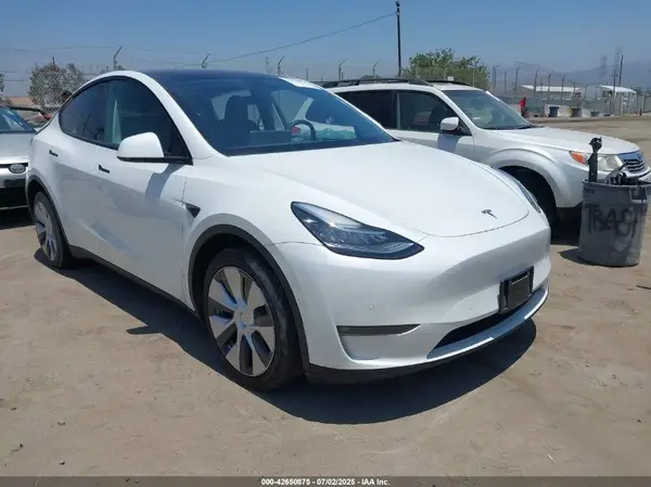 7SAYGDEE4NF506226 2022 TESLA MODEL Y - Image 1