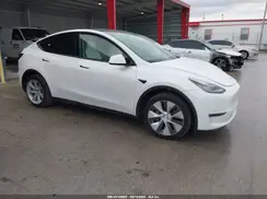 7SAYGDEE4NF510003 2022 TESLA MODEL Y