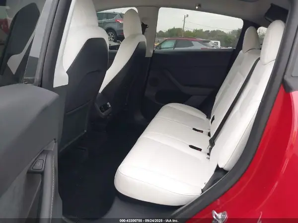 7SAYGDEE4NF517341 2022 TESLA MODEL Y - Image 8