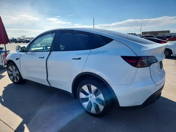 7SAYGDEE4NF518375 2022 TESLA MODEL Y - Image 2