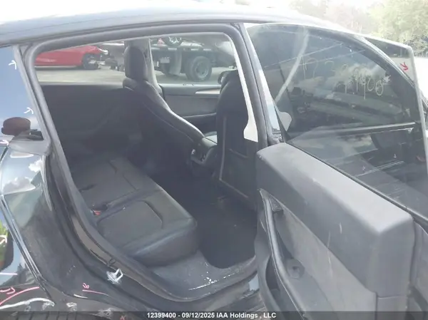 7SAYGDEE4NF518439 2022 TESLA MODEL Y - Image 8