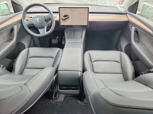 7SAYGDEE4NF520028 2022 TESLA MODEL Y - Image 8