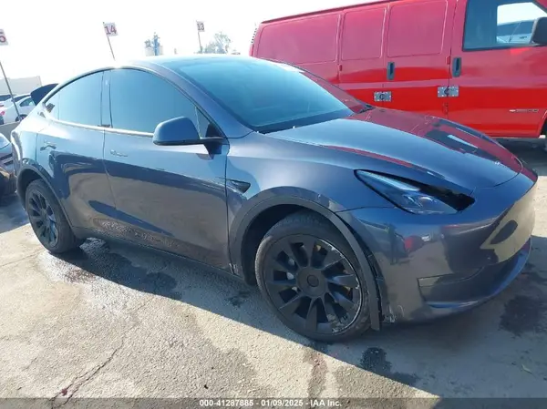 7SAYGDEE4NF522698 2022 TESLA MODEL Y - Image 1