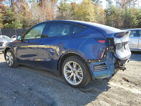 7SAYGDEE4NF535919 2022 TESLA MODEL Y - Image 2