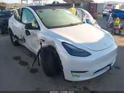 7SAYGDEE4NF538884 2022 TESLA MODEL Y