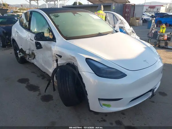 7SAYGDEE4NF538884 2022 TESLA MODEL Y - Image 1
