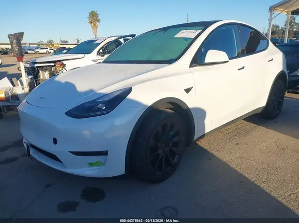 7SAYGDEE4NF538884 2022 TESLA MODEL Y - Image 2