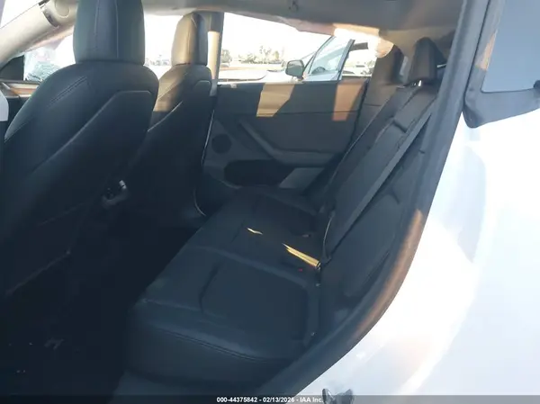7SAYGDEE4NF538884 2022 TESLA MODEL Y - Image 8