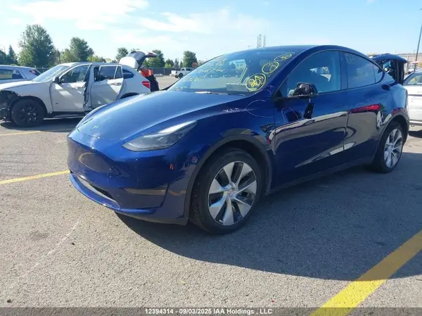 7SAYGDEE4NF545060 2022 TESLA MODEL Y - Image 2