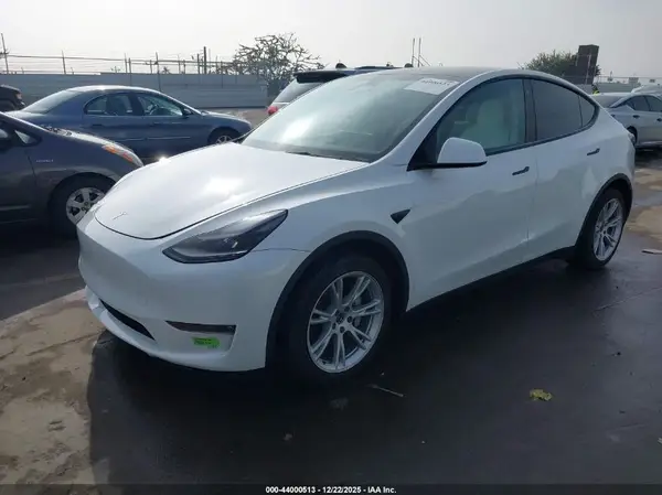 7SAYGDEE4NF546564 2022 TESLA MODEL Y - Image 2