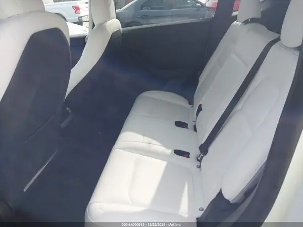 7SAYGDEE4NF546564 2022 TESLA MODEL Y - Image 8