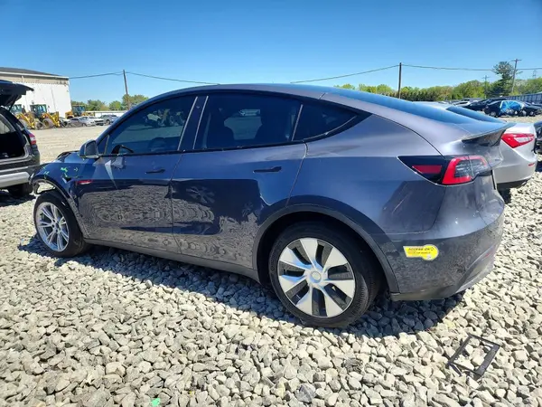 7SAYGDEE4NF549349 2022 TESLA MODEL Y - Image 2