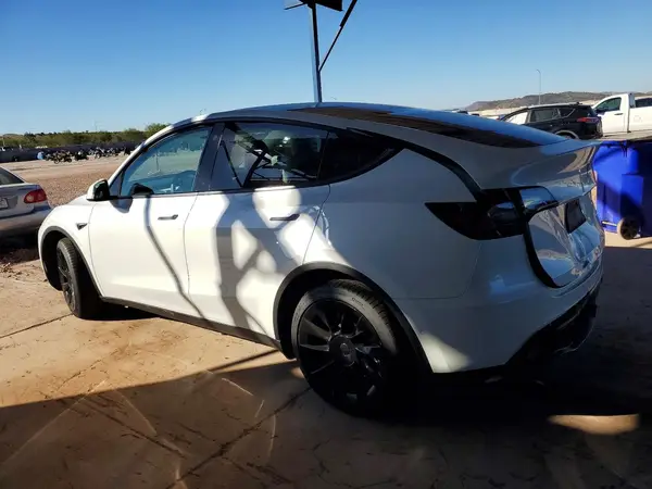 7SAYGDEE4NF551294 2022 TESLA MODEL Y - Image 2