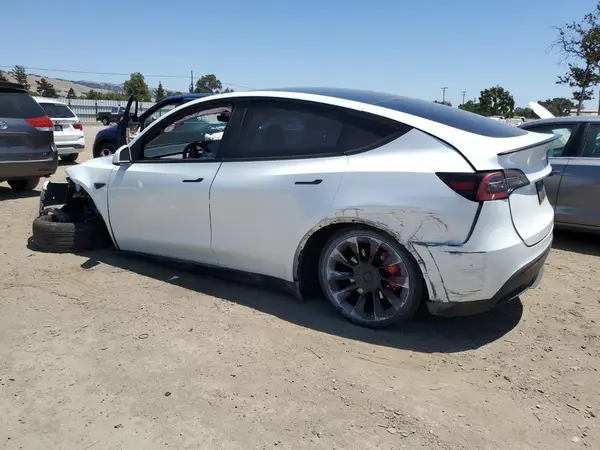 7SAYGDEE4NF557614 2022 TESLA MODEL Y - Image 2