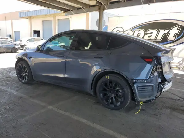 7SAYGDEE4NF558374 2022 TESLA MODEL Y - Image 2
