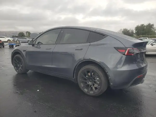 7SAYGDEE4NF559377 2022 TESLA MODEL Y - Image 2