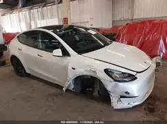 7SAYGDEE4NF571738 2022 TESLA MODEL Y