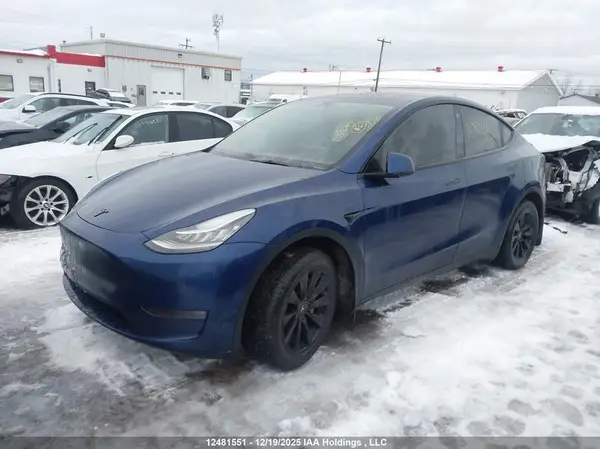 7SAYGDEE4NF572405 2022 TESLA MODEL Y - Image 2