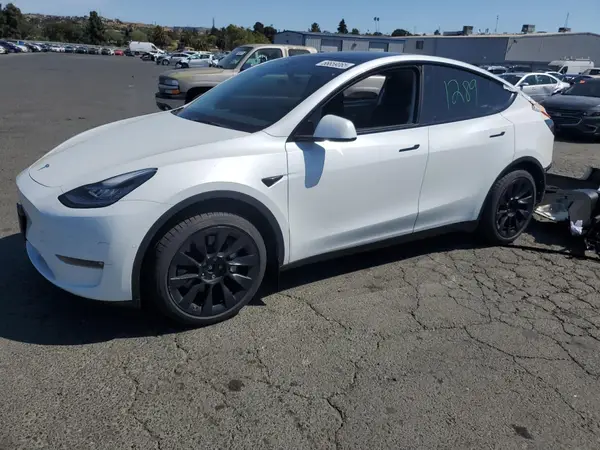 7SAYGDEE4NF573084 2022 TESLA MODEL Y - Image 1
