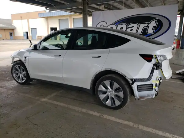 7SAYGDEE4NF576275 2022 TESLA MODEL Y - Image 2