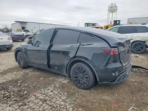 7SAYGDEE4PA023271 2023 TESLA MODEL Y - Image 2