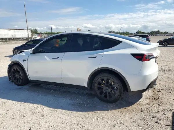 7SAYGDEE4PA025098 2023 TESLA MODEL Y - Image 2