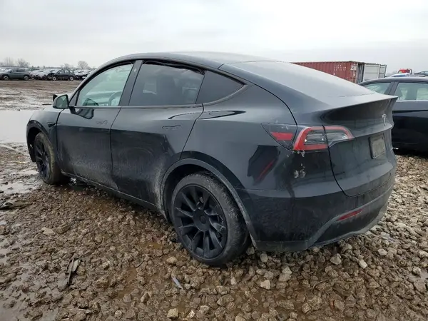 7SAYGDEE4PA025621 2023 TESLA MODEL Y - Image 2