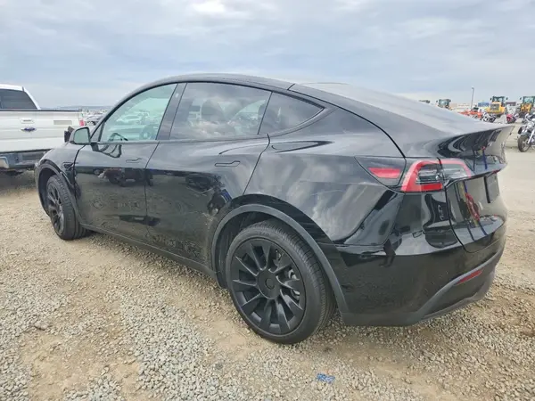 7SAYGDEE4PA026929 2023 TESLA MODEL Y - Image 2