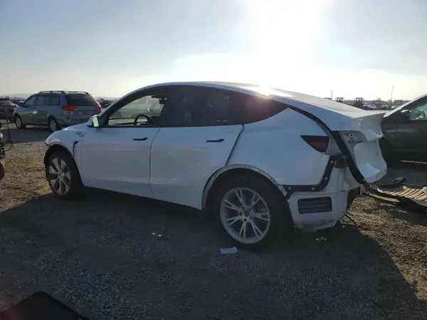 7SAYGDEE4PA027479 2023 TESLA MODEL Y - Image 2
