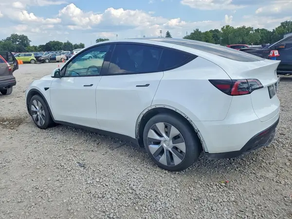 7SAYGDEE4PA029815 2023 TESLA MODEL Y - Image 2