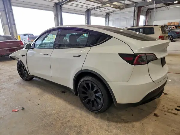 7SAYGDEE4PA029992 2023 TESLA MODEL Y - Image 2