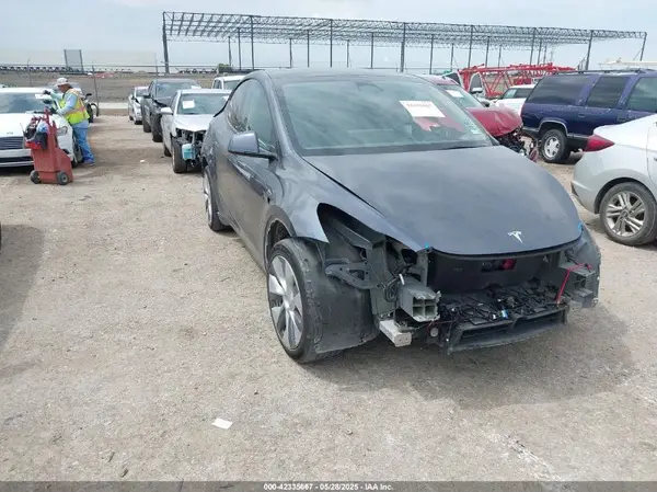 7SAYGDEE4PA030138 2023 TESLA MODEL Y - Image 1
