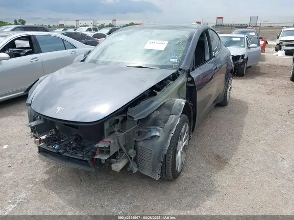 7SAYGDEE4PA030138 2023 TESLA MODEL Y - Image 2