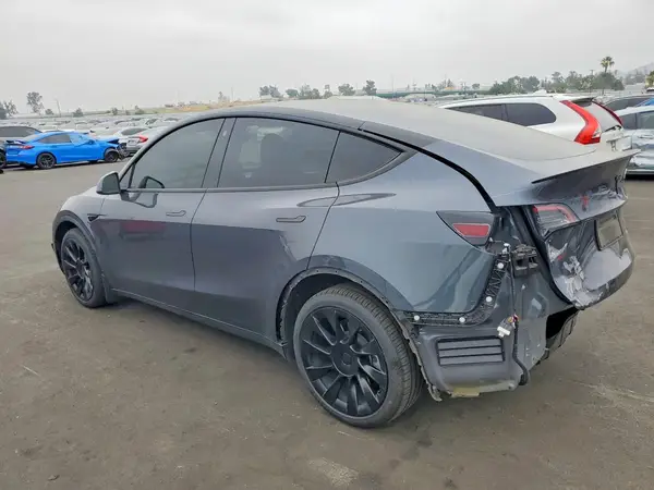 7SAYGDEE4PA033251 2023 TESLA MODEL Y - Image 2