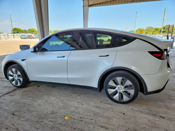 7SAYGDEE4PA037705 2023 TESLA MODEL Y - Image 2