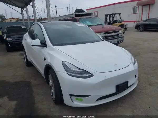 7SAYGDEE4PA056416 2023 TESLA MODEL Y - Image 1