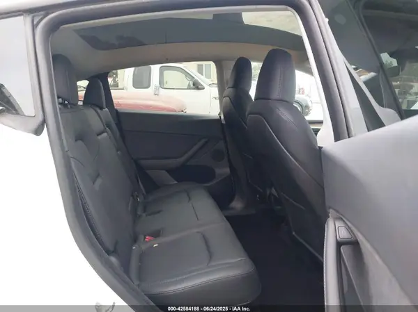 7SAYGDEE4PA056416 2023 TESLA MODEL Y - Image 8