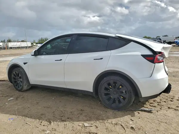 7SAYGDEE4PA056643 2023 TESLA MODEL Y - Image 2